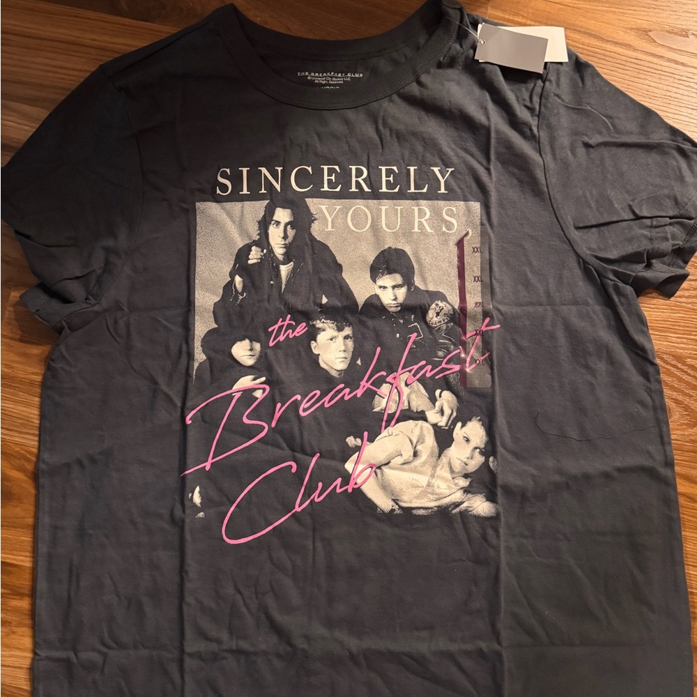 🚨LAST ONE!HOST PICK!! 🥳Breakfast club Sincerely yours Tshirt w/front/back design